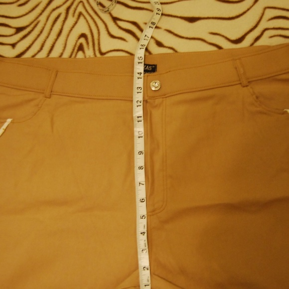 Tan Stretchy Shorts - Picture 5 of 5